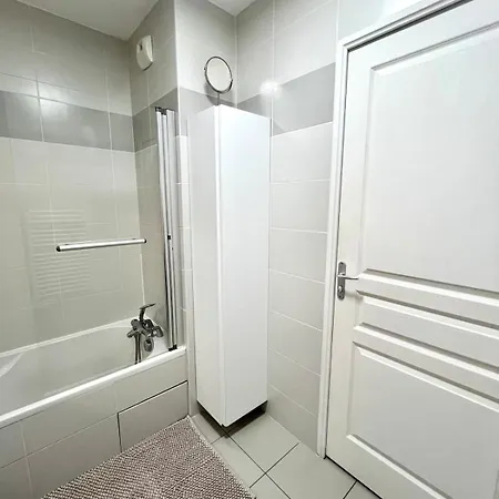 Decines Apartment *