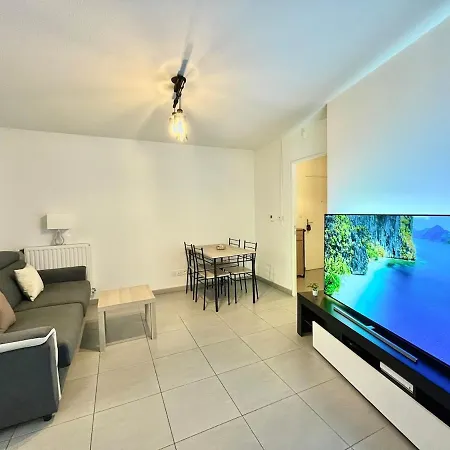 Decines Apartment