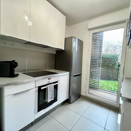 Decines Apartment