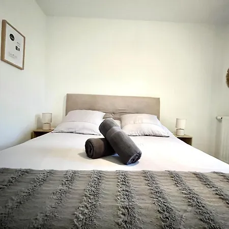 Decines Apartment *